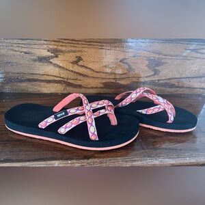 Teva Olowahu Flip Flops Women’s Size 7 Black Pink Strappy Sandals